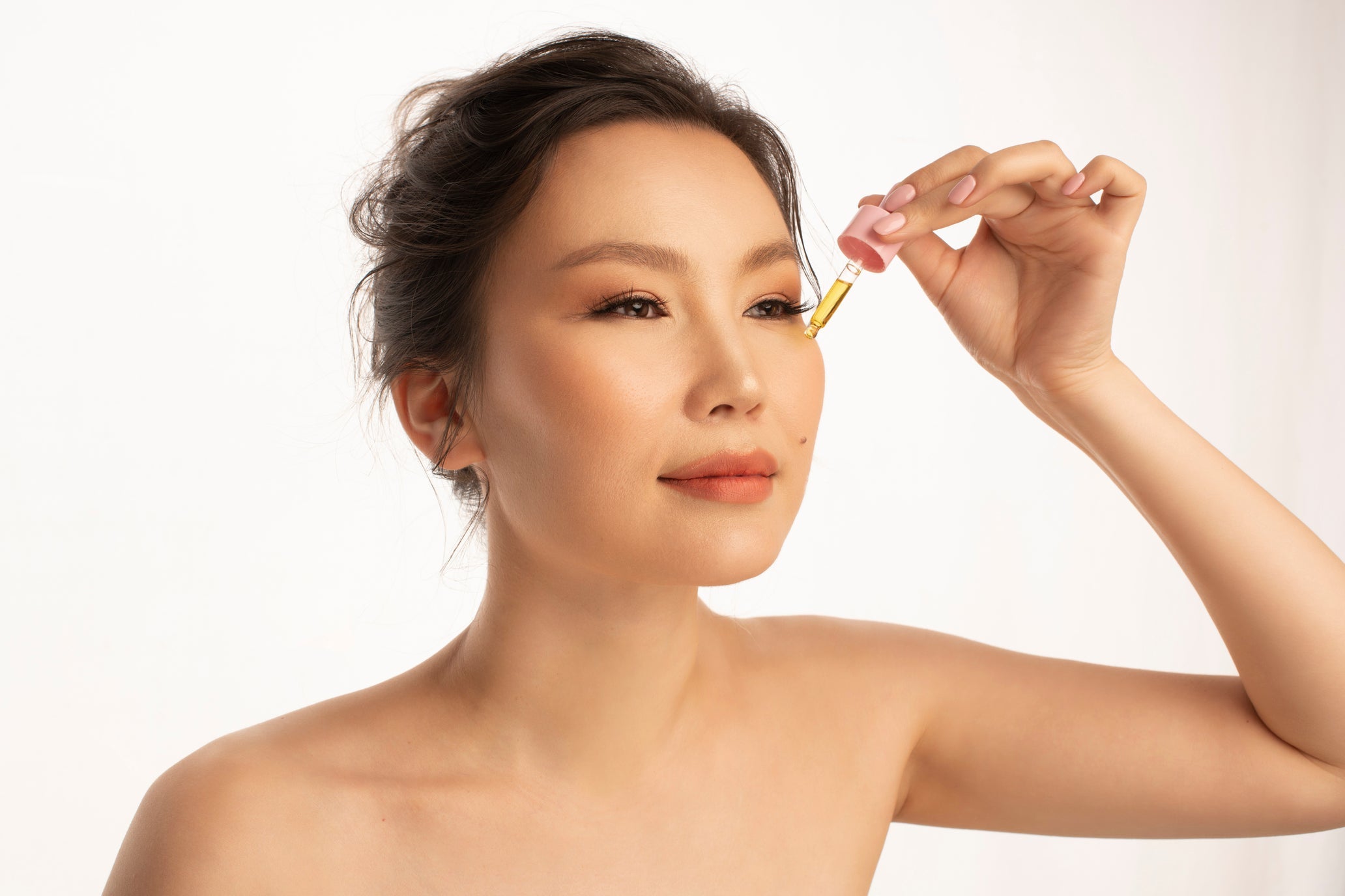 Oyu Botanica Coffee Bean Eye Oil serum texture and consistency