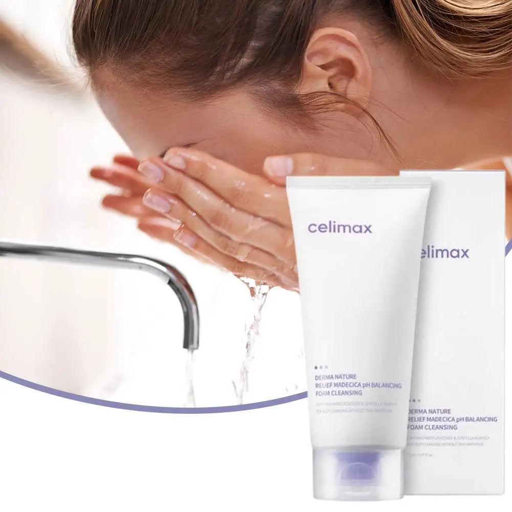 Weak Acid pH-Balance Foam Facial Cleanser foam and lather texture
