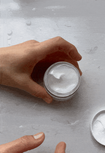 Rejuvenating Daily Moisturizer with Niacinamide key ingredients highlighted
